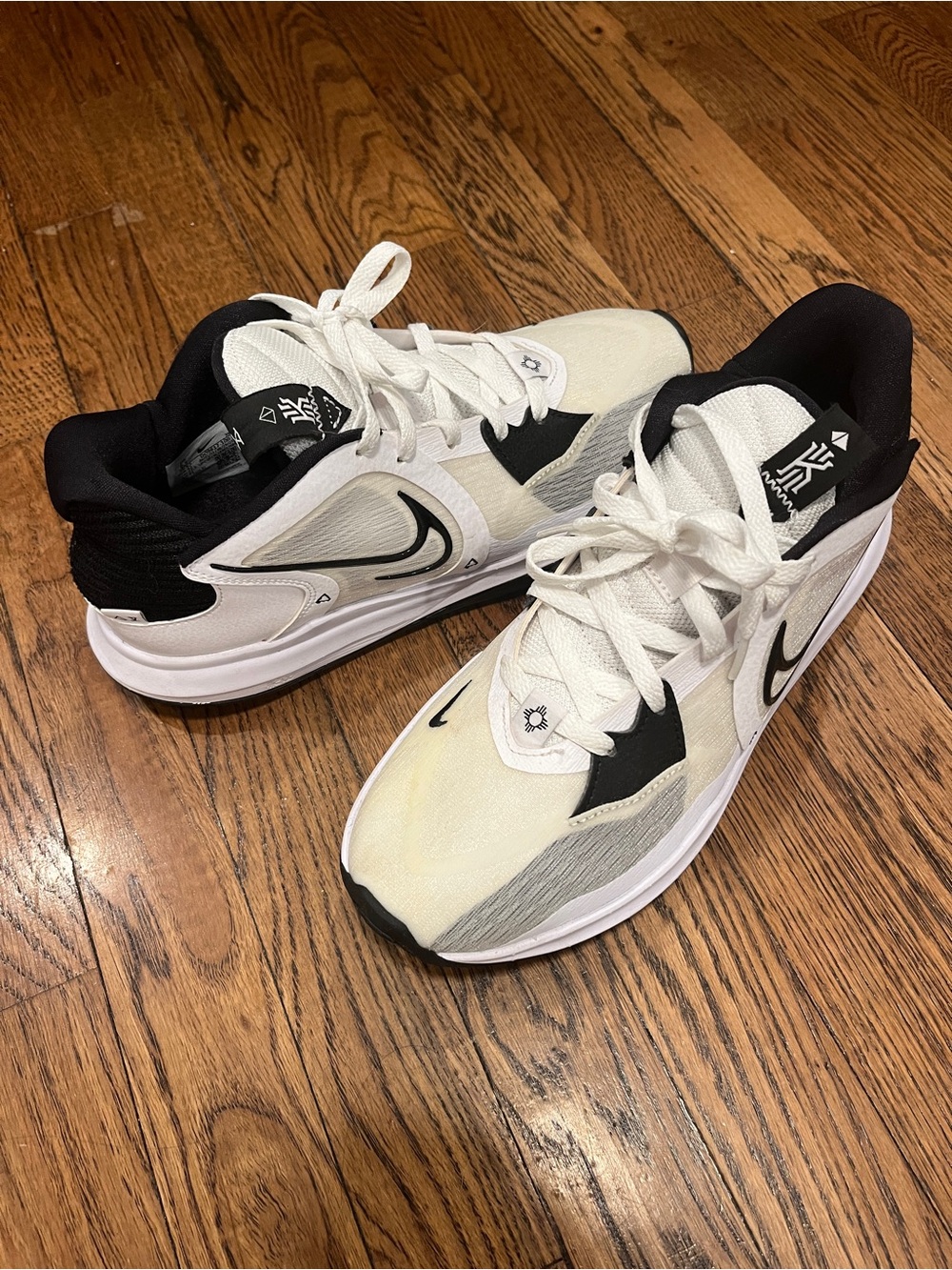 Nike Men's White and Black Athletic Shoes